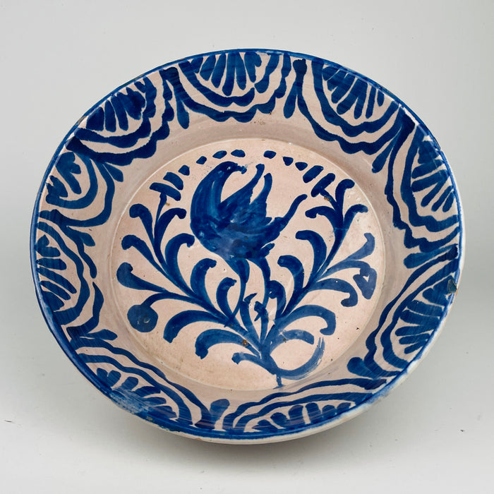 Large early 20th century Spanish Fajalauza lebrillo bowl with a rare hand painted heraldic falcon in deep cobalt blue, featuring an upright posture, predatory beak and stylised wing, surrounded by Andalusian vegetal scrolls and a fan-pattern border, ideal for Mediterranean decor, rustic home styling, cottage decor and ceramic wall art collectors.