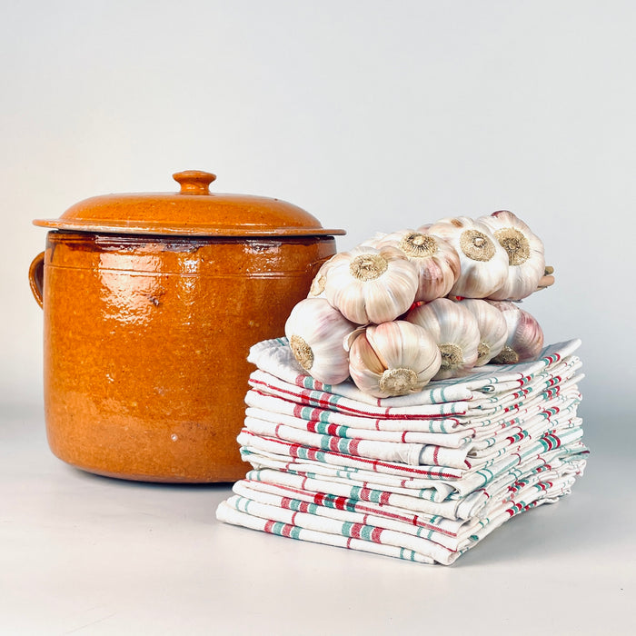 Large antique French confit pot from Vallauris, Provence, made in glazed terracotta with a warm honey ochre exterior, dark brown interior, two loop handles and matching domed lid. This signed Foucard Jourdan marmite crock is an early 20th century piece of French culinary pottery with substantial scale and authentic wear.