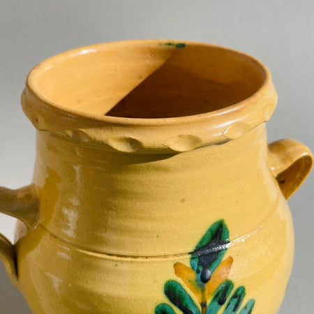 Top view of antique Andalusian orza, showcasing decorative scalloped rim and traditional majolica glazing techniques.