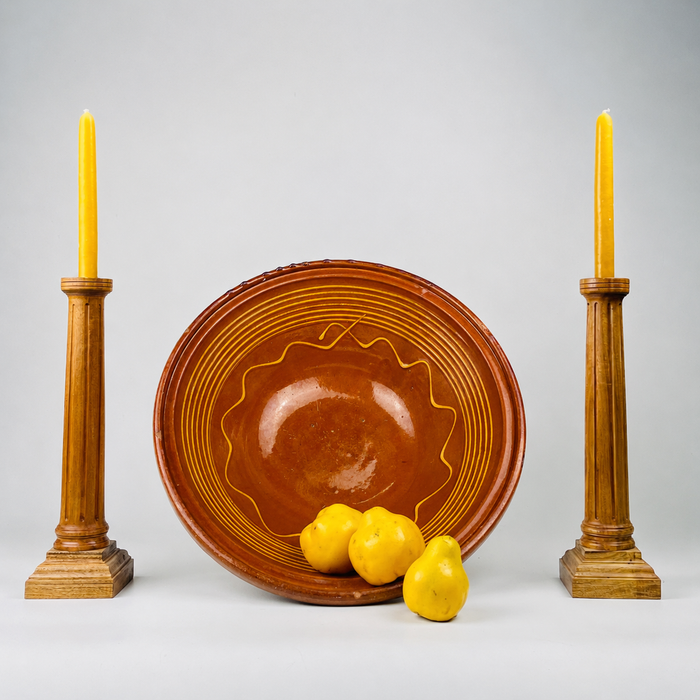 Antique French terracotta tian bowl dating to the early 20th century, measuring 42 cm wide and 15.5 cm high. The extra large vessel has a glossy amber brown glazed interior, fine yellow concentric lines, a freehand wavy border, a thick rolled rim, and a natural unglazed clay exterior suited to farmhouse decor and French country decor.