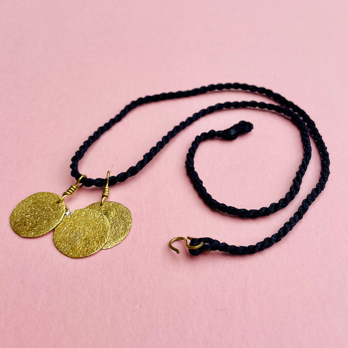 Flat lay image showing the full necklace length of 49.5 cm with clasp detail visible. Designed as a layering necklace or solo pendant, this piece works within minimalist jewelry collections and capsule wardrobes.