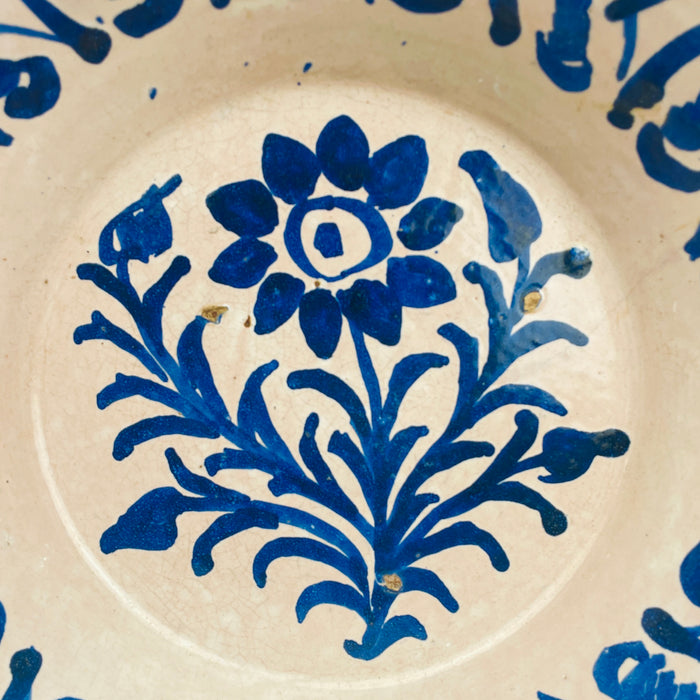 Antique Spanish bowl from Granada in the Fajalauza tradition, made in tin glazed terracotta and painted in intense cobalt blue on a warm white ground. The floral center and border motif keep the decoration clear and readable, while the broad lebrillo form gives the bowl strong visual presence. This Granada pottery bowl works well as a decorative bowl, shelf accent, or wall hanging ceramic in rustic home decor, farmhouse decor, and vintage home decor.