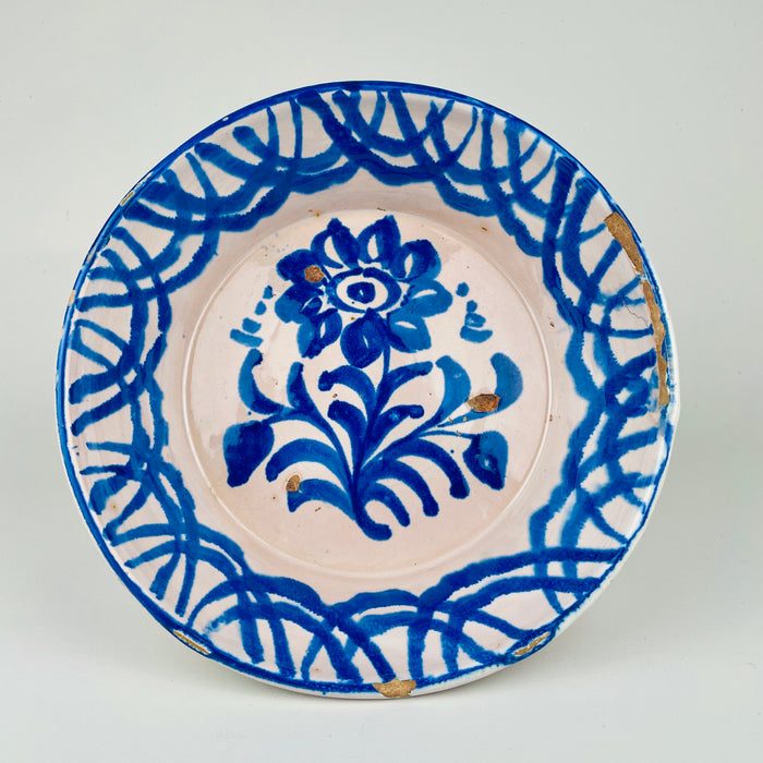 Antique Spanish Fajalauza lebrillo bowl, hand painted in cobalt blue with a central flower and geometric border, showing traditional Andalusian tin glaze from Granada, ideal for Rustic Home Decor, Cottage Decor, Coastal decor, French country decor, Mediterranean Decor, Japandi, and wabi sabi styling in vintage kitchens or farmhouse decor displays.
