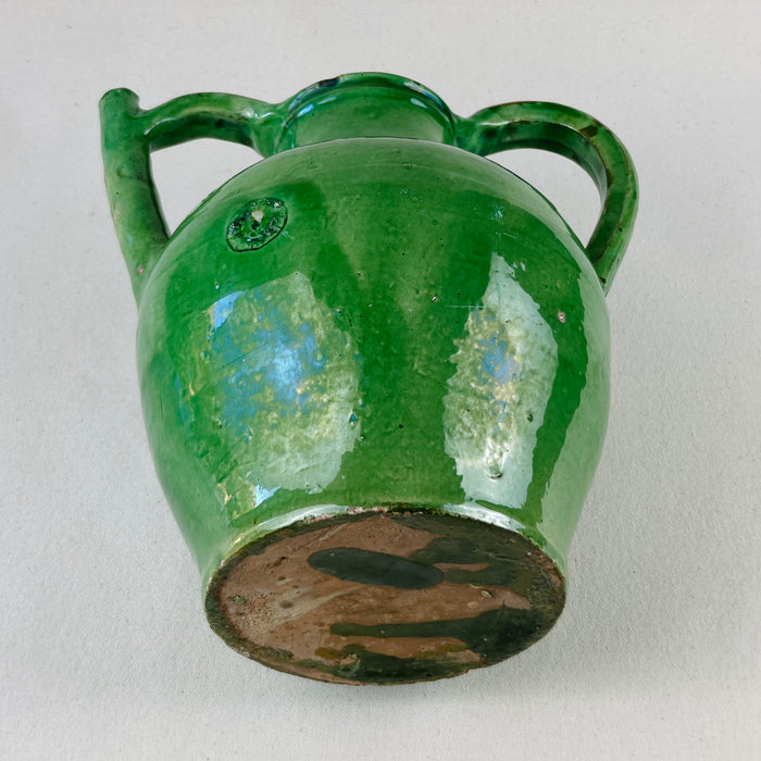Underside of the gargolette showing unglazed red terracotta base and ringed wear pattern
A clear view of the jug’s base reveals unglazed raw earthenware in warm red tones, showing signs of wear from historical use and confirming its authenticity as traditional French pottery, ideal for collectors of vernacular ceramic forms.