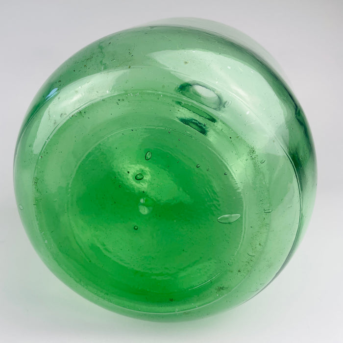VIRESA demijohn bottle vase in vintage Spanish green glass, produced in Benigànim, Valencia, circa 1960s. Its mould blown 5 L form features a broad stable base, gently curved sides, sloping shoulders and a long neck with an embossed reinforced rim. The fresh green color pairs naturally with wood, stone and neutral materials in coastal decor.